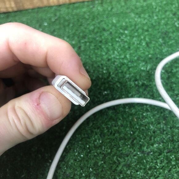 Apple 30-Pin to USB Cable - White - Picture 4 of 5